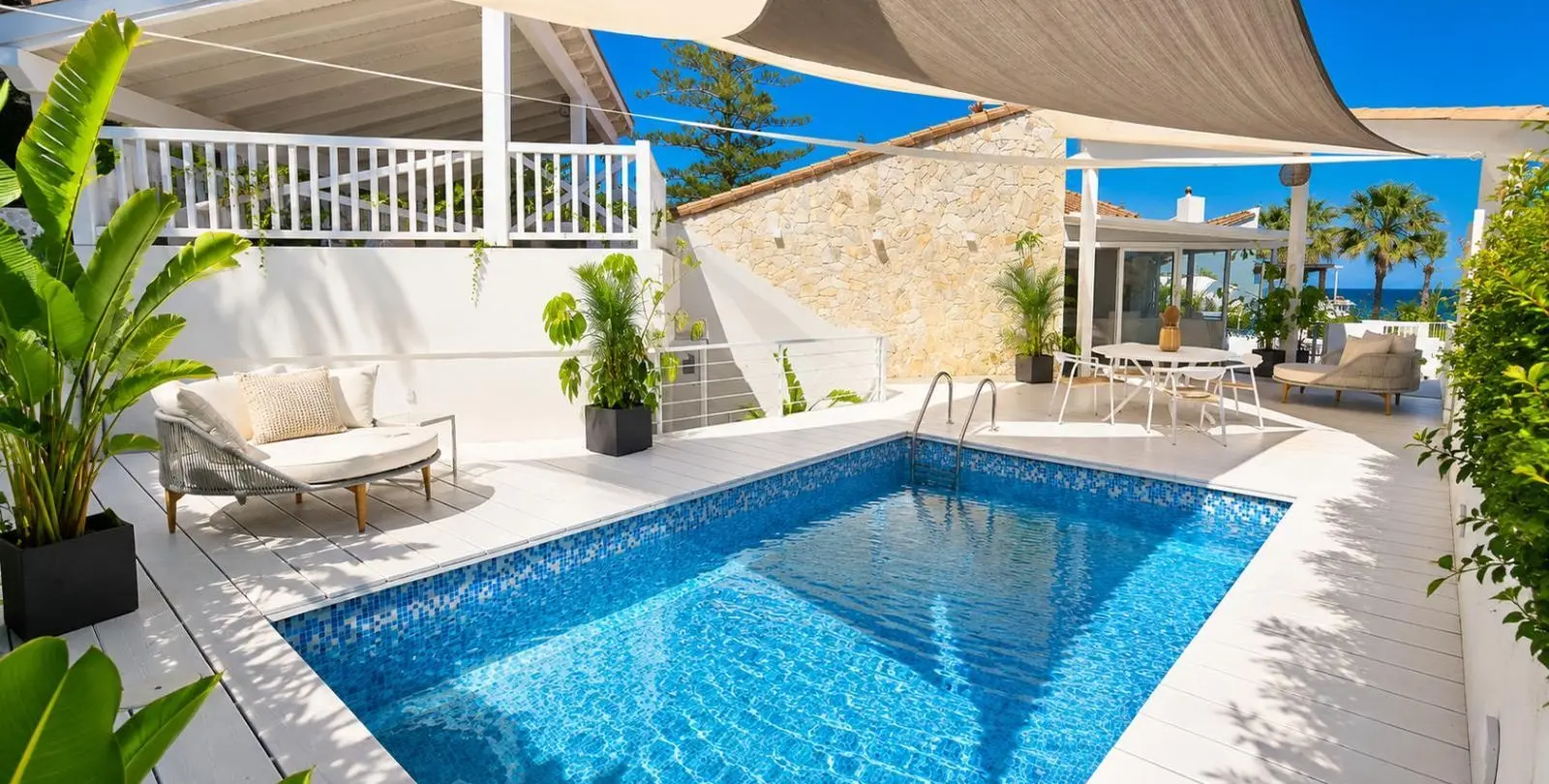 Продажа  отдельно стоящей виллы в Estepona 1
