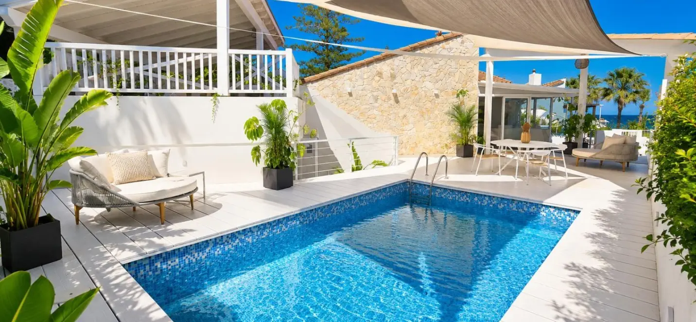Продажа  отдельно стоящей виллы в Estepona 0