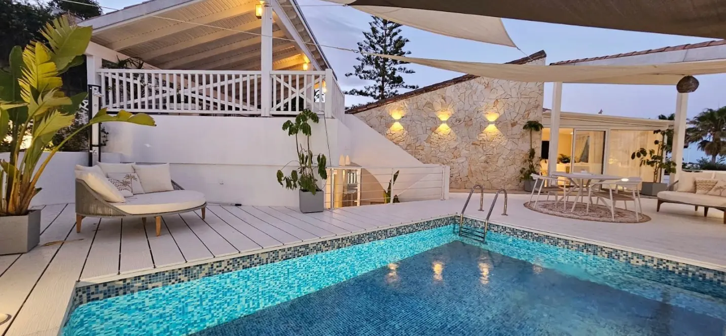 Продажа  отдельно стоящей виллы в Estepona 2