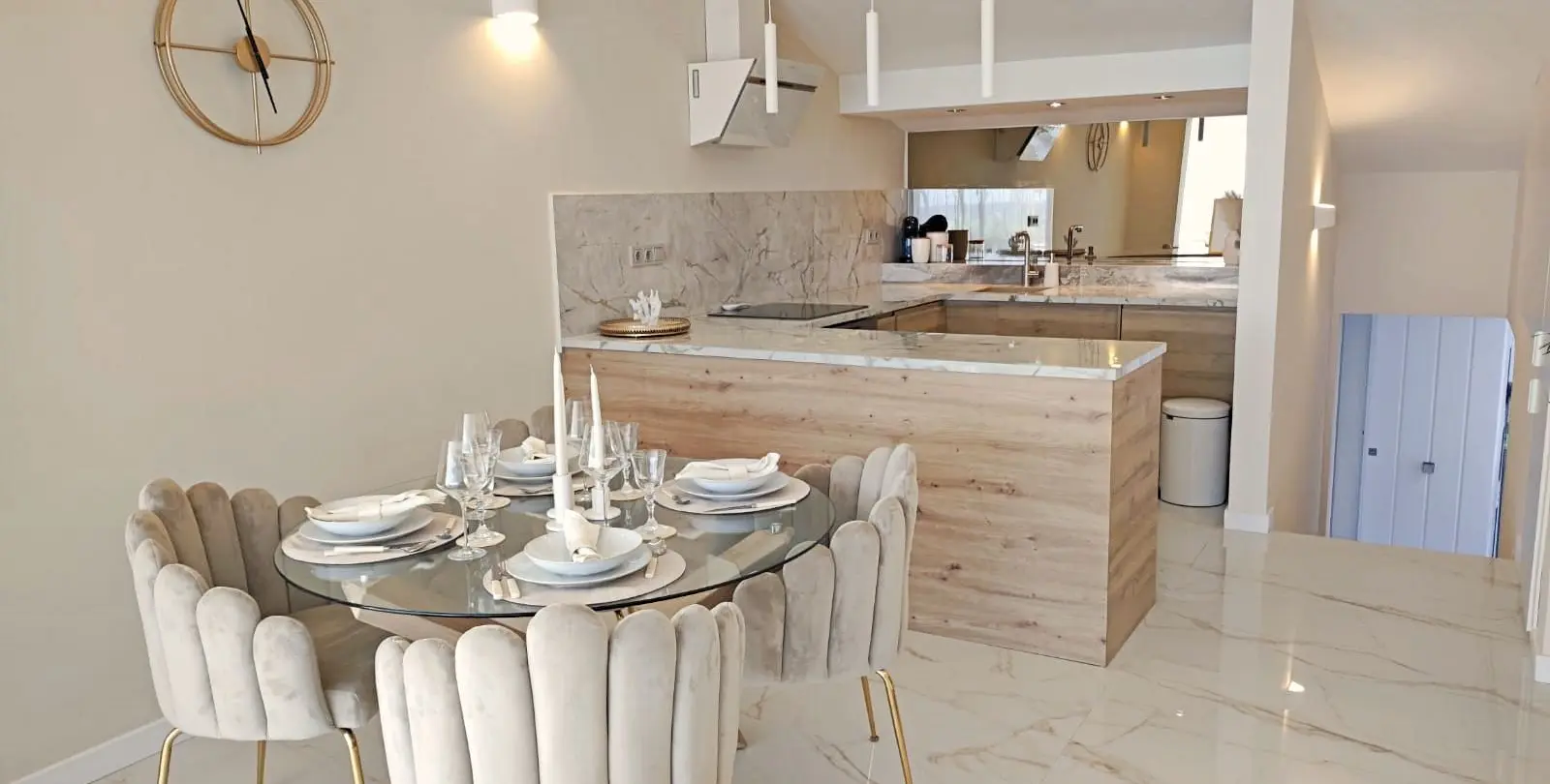 Продажа  отдельно стоящей виллы в Estepona 12