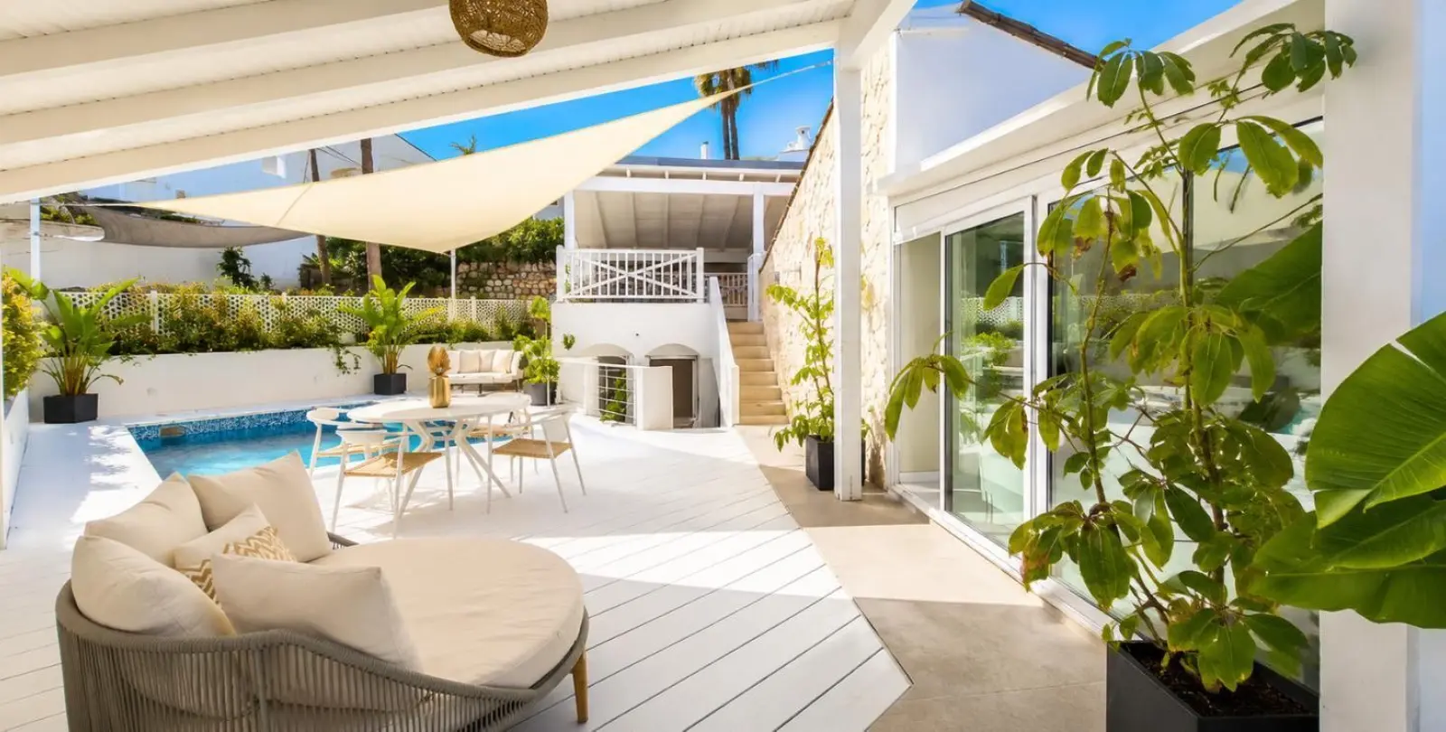Продажа  отдельно стоящей виллы в Estepona 40