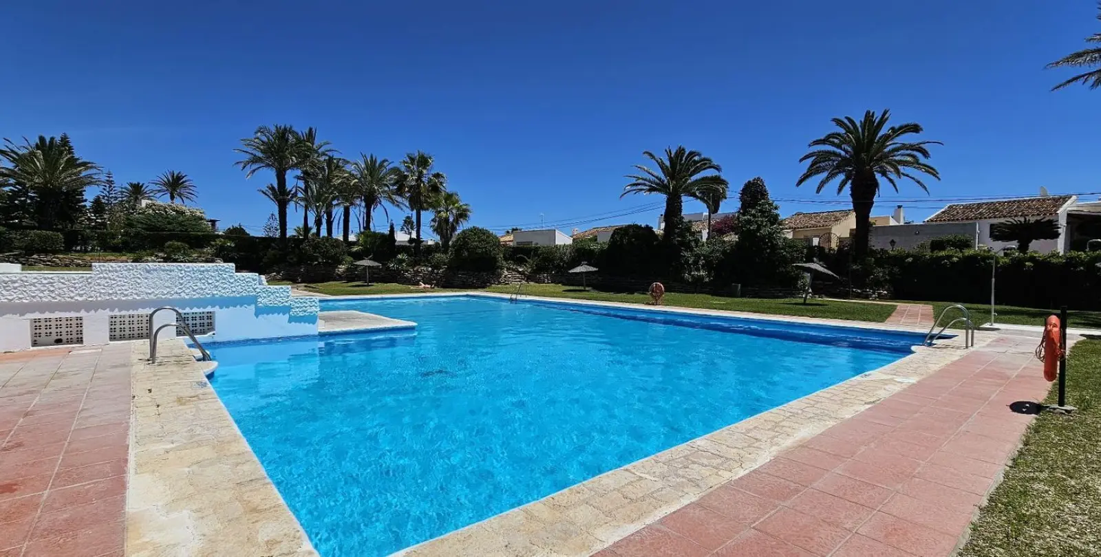 Продажа  отдельно стоящей виллы в Estepona 48