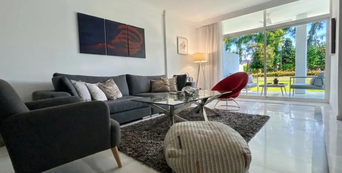 Sale of middle floor apartment in Puerto Banús 1