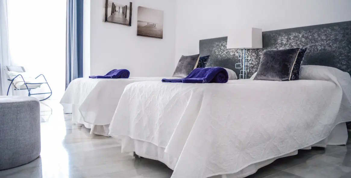 Sale of middle floor apartment in Puerto Banús 8
