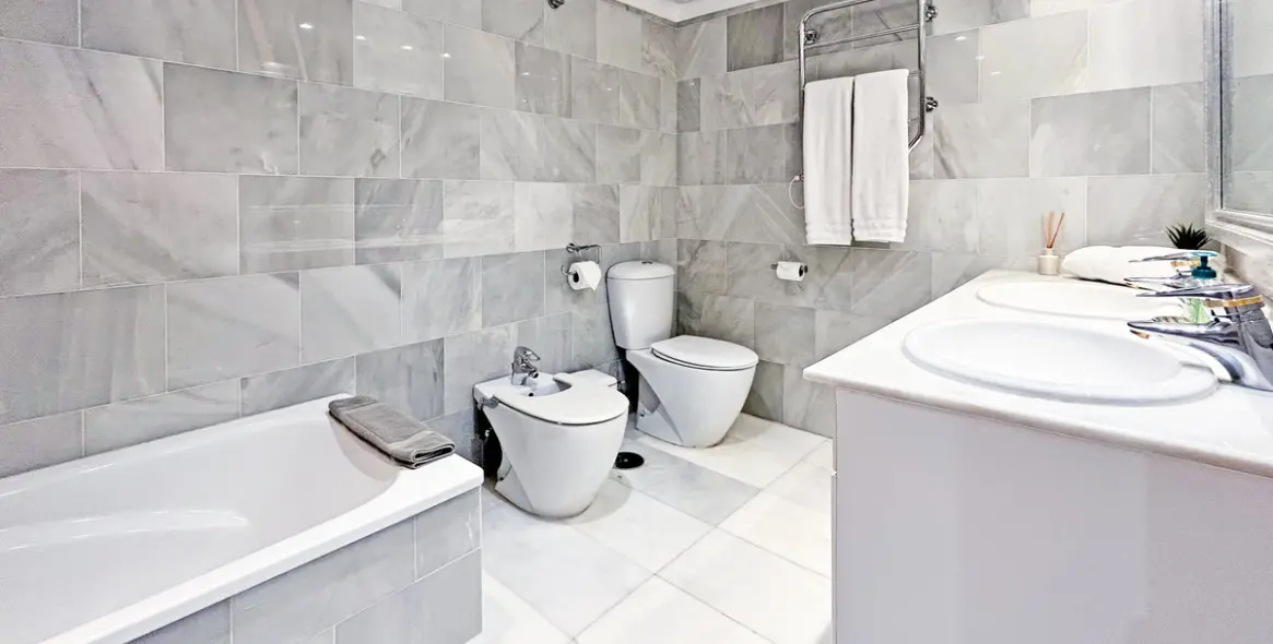 Sale of middle floor apartment in Puerto Banús 10