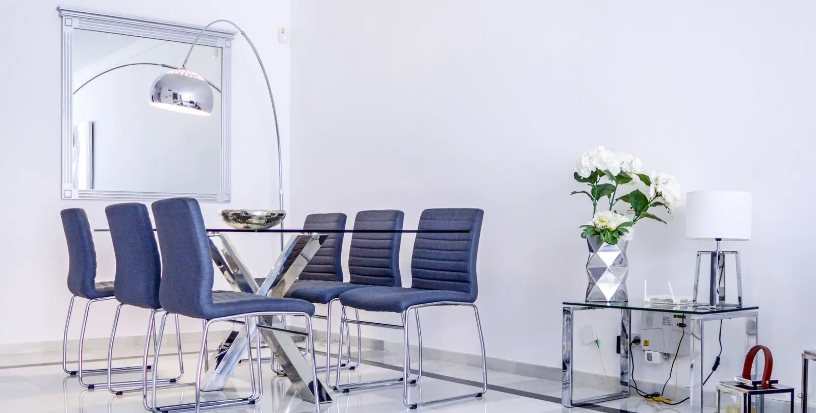 Sale of middle floor apartment in Puerto Banús 5
