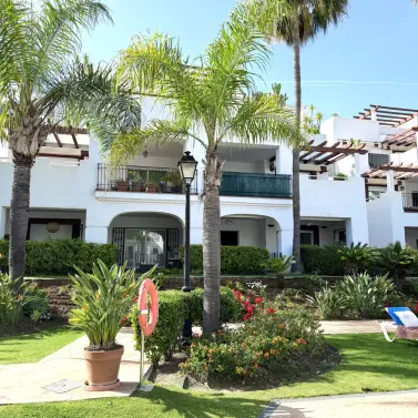 Venta de apartamento en planta media en Marbella