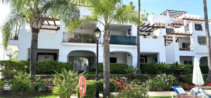 Venta de apartamento en planta media en Marbella 1