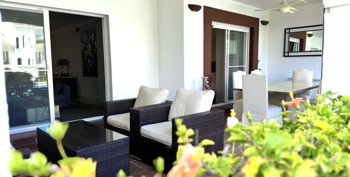 Venta de apartamento en planta media en Marbella 3