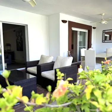 Venta de apartamento en planta media en Marbella