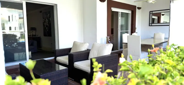 Venta de apartamento en planta media en Marbella 2