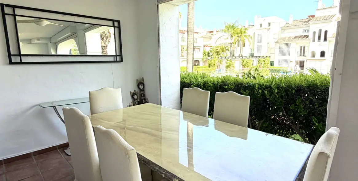 Venta de apartamento en planta media en Marbella 10