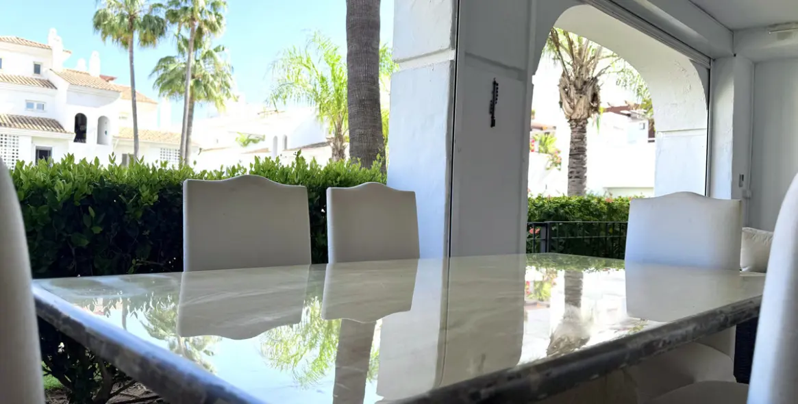 Venta de apartamento en planta media en Marbella 11