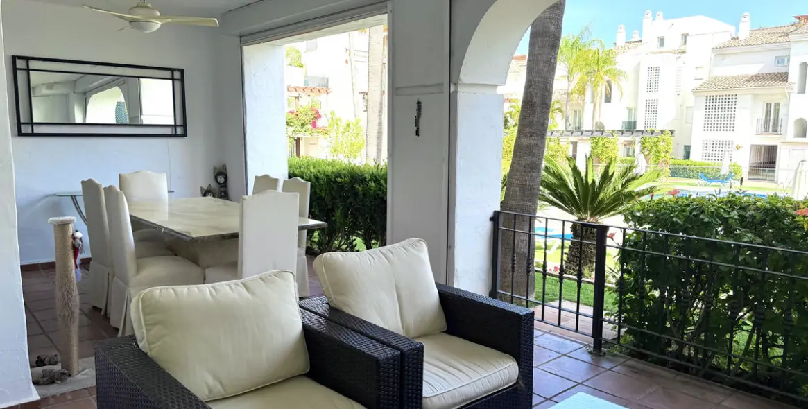 Venta de apartamento en planta media en Marbella 12