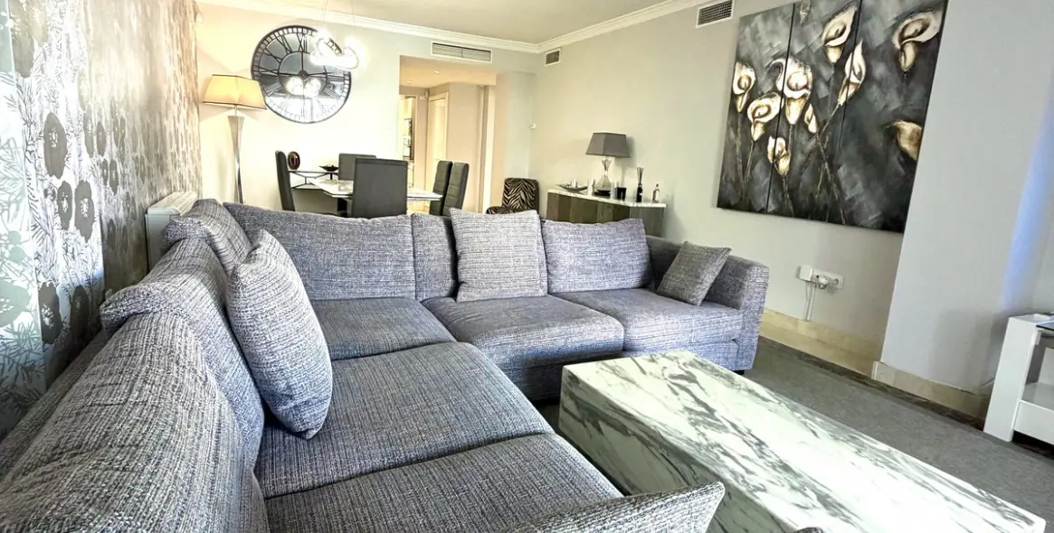 Venta de apartamento en planta media en Marbella 17