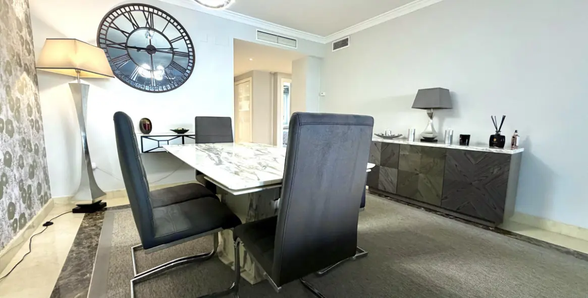 Venta de apartamento en planta media en Marbella 22