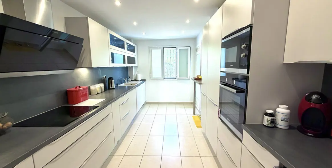 Venta de apartamento en planta media en Marbella 33