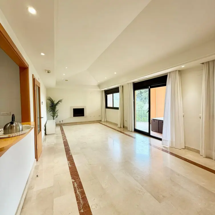 Sale of penthouse in Puerto Banús