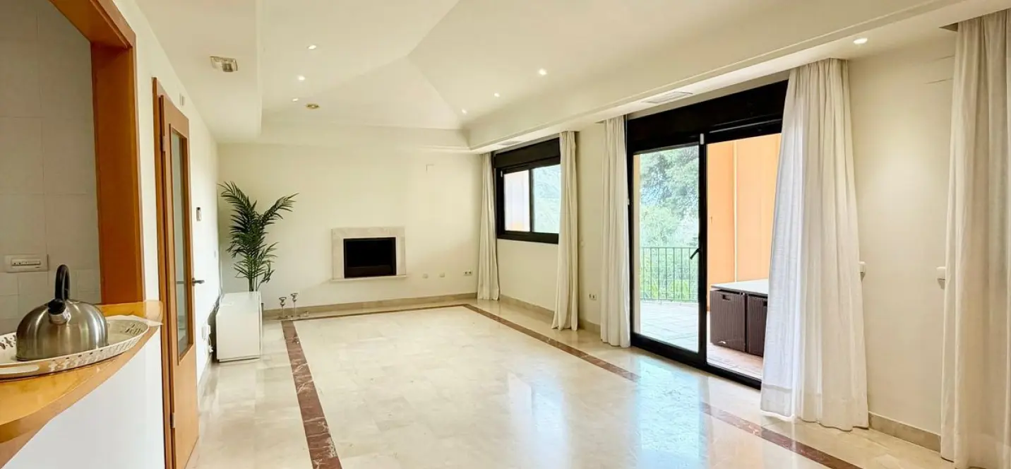 Sale of penthouse in Puerto Banús 1