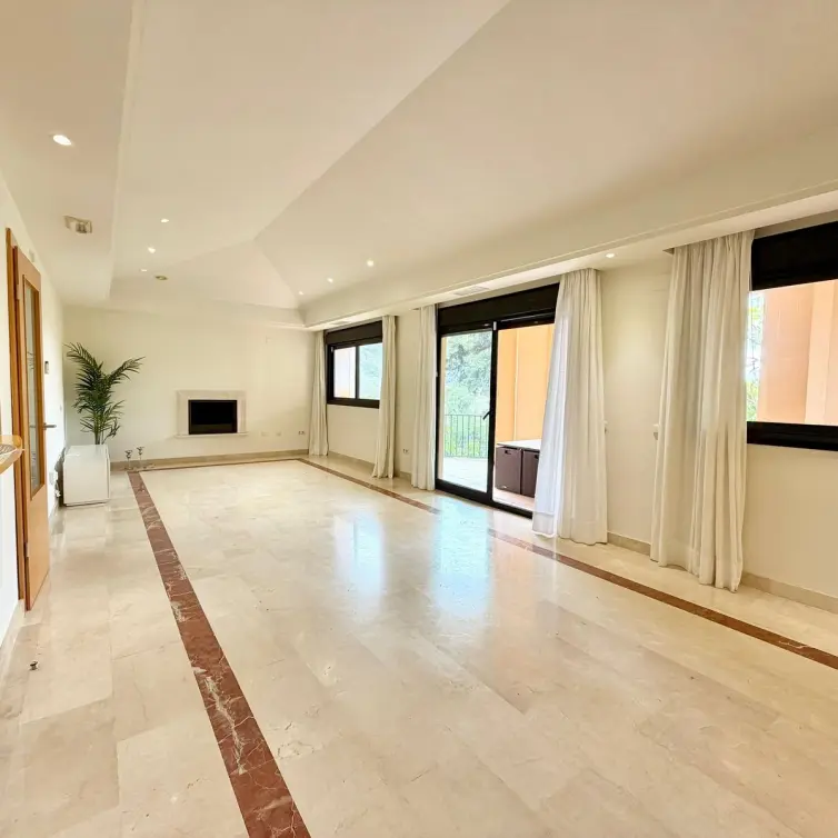 Sale of penthouse in Puerto Banús
