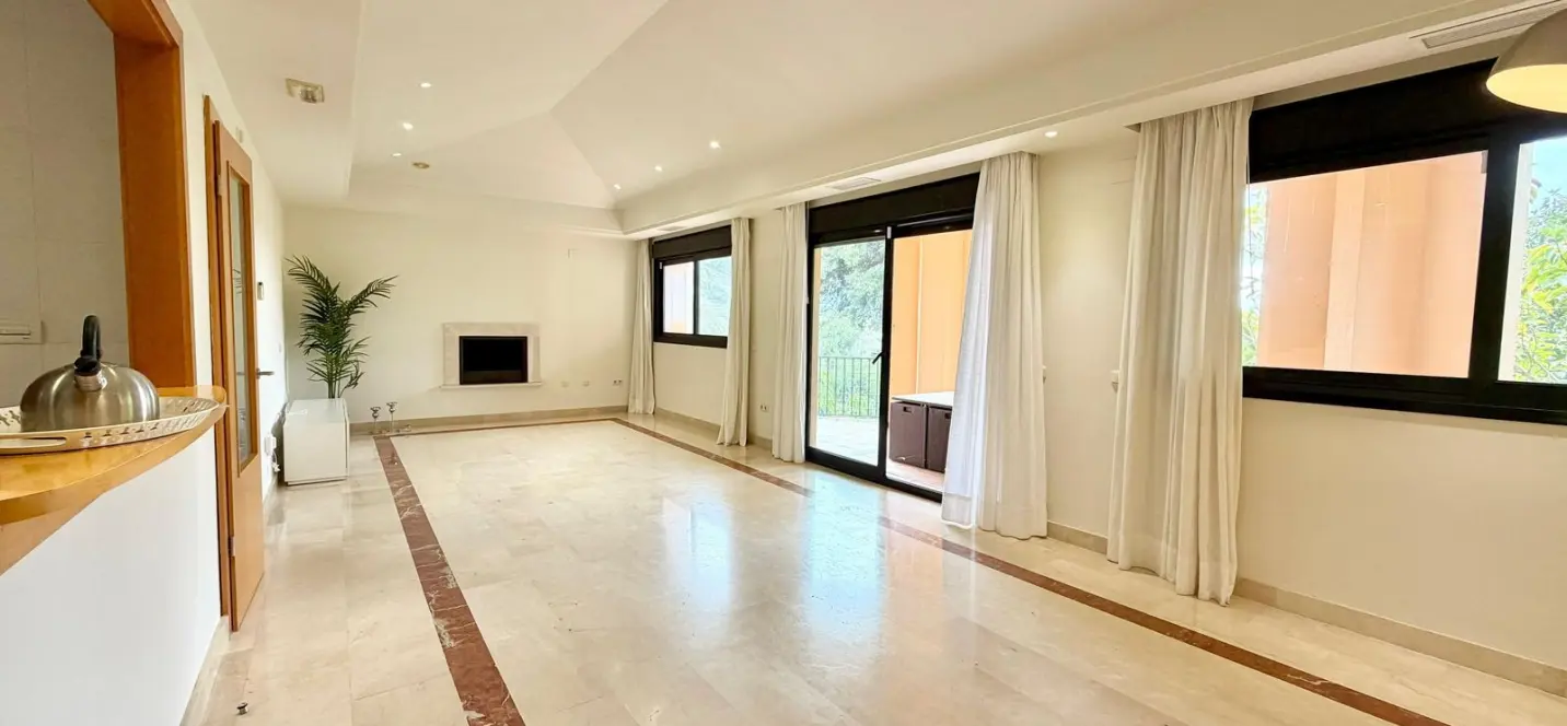 Sale of penthouse in Puerto Banús 2