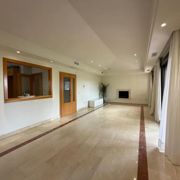 Sale of penthouse in Puerto Banús