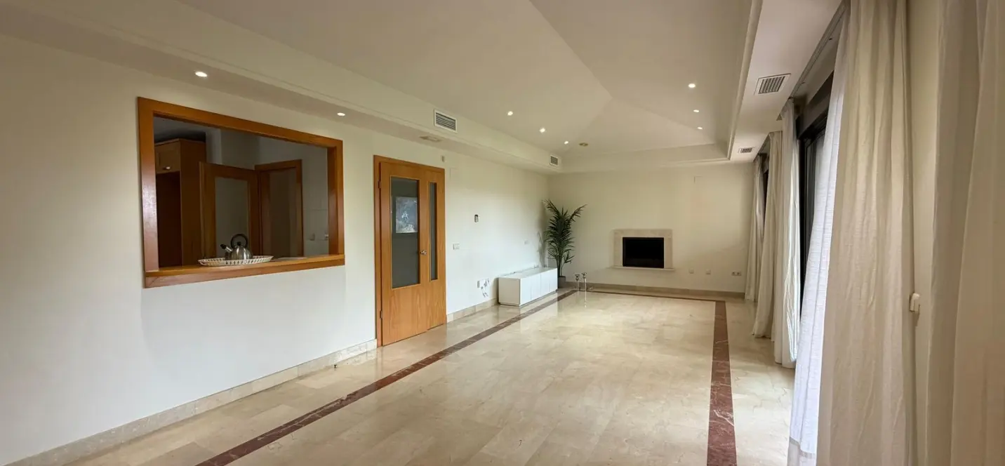 Sale of penthouse in Puerto Banús 3