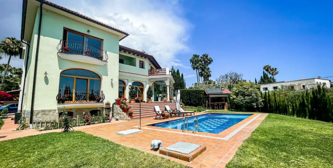 Short-term rent of detached villa in El Rosario 2