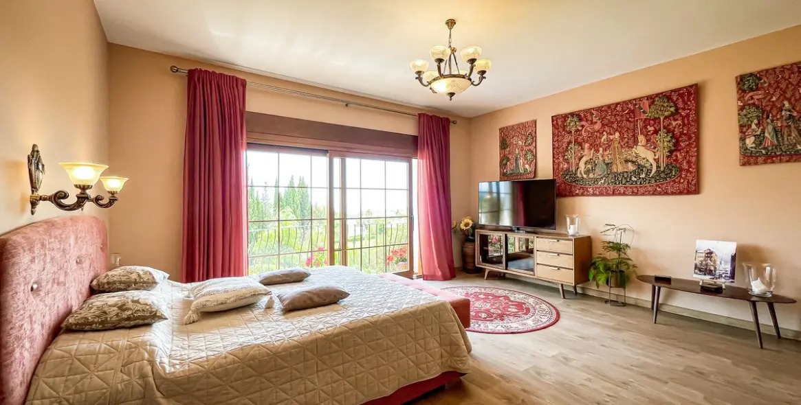 Short-term rent of detached villa in El Rosario 28