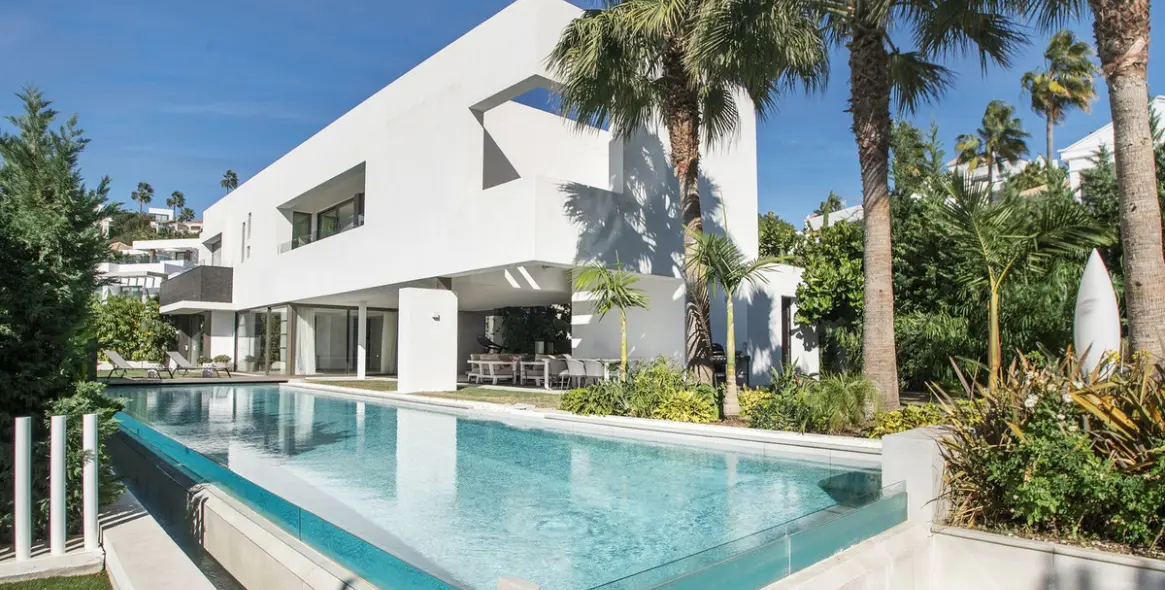 Sale of detached villa in Benahavís 1