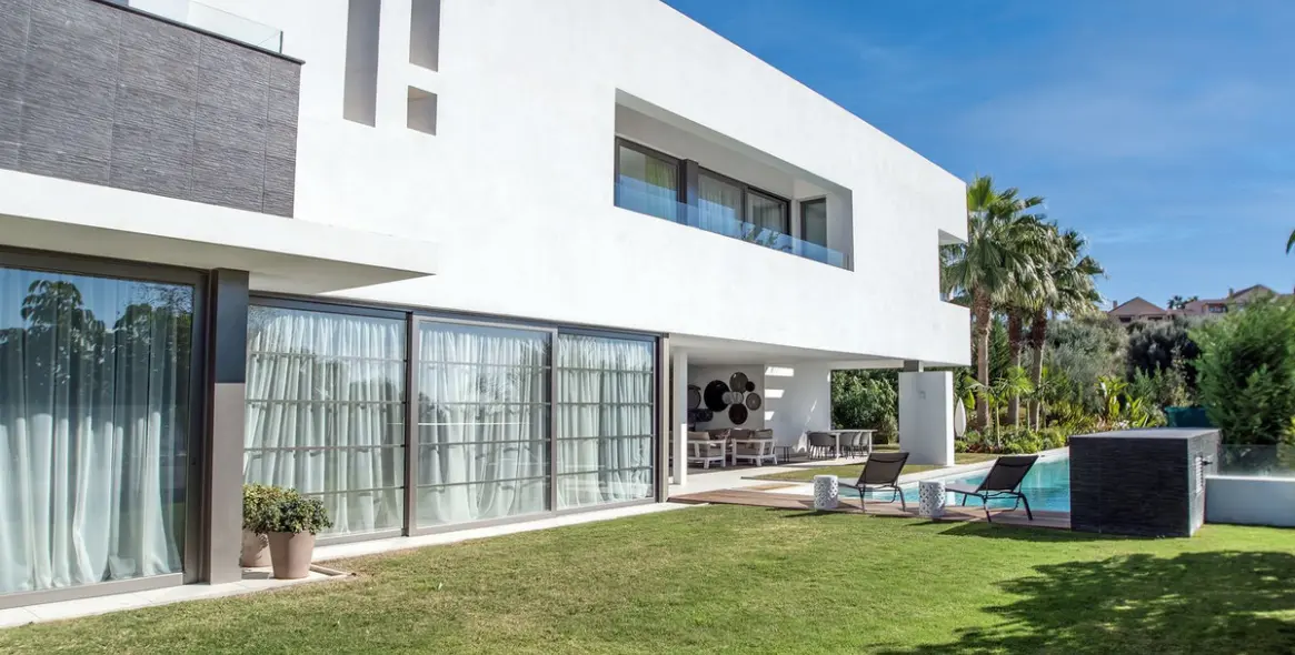 Sale of detached villa in Benahavís 2