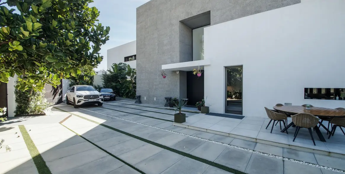 Sale of detached villa in Benahavís 60