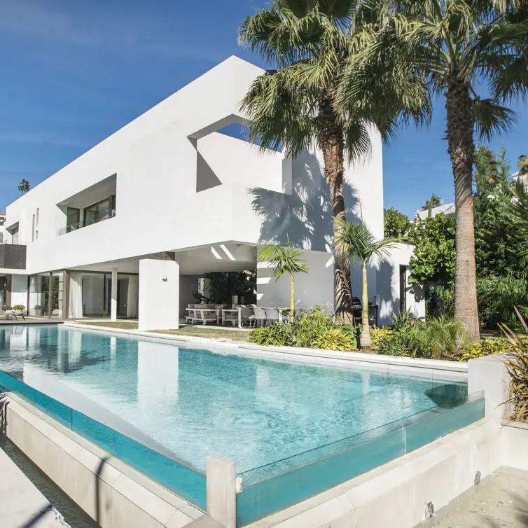 Sale of detached villa in Benahavís