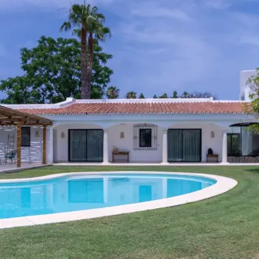 Продажа  отдельно стоящей виллы в Guadalmina Baja