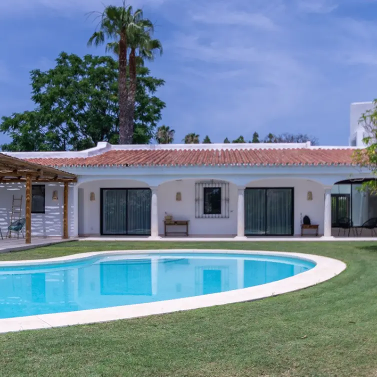 Краткосрочная аренда  отдельно стоящей виллы в Guadalmina Baja