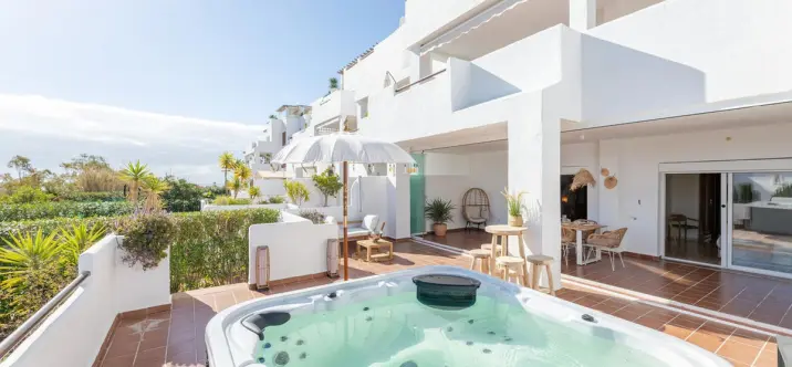 Short-term rent of ground floor apartment in Estepona 0