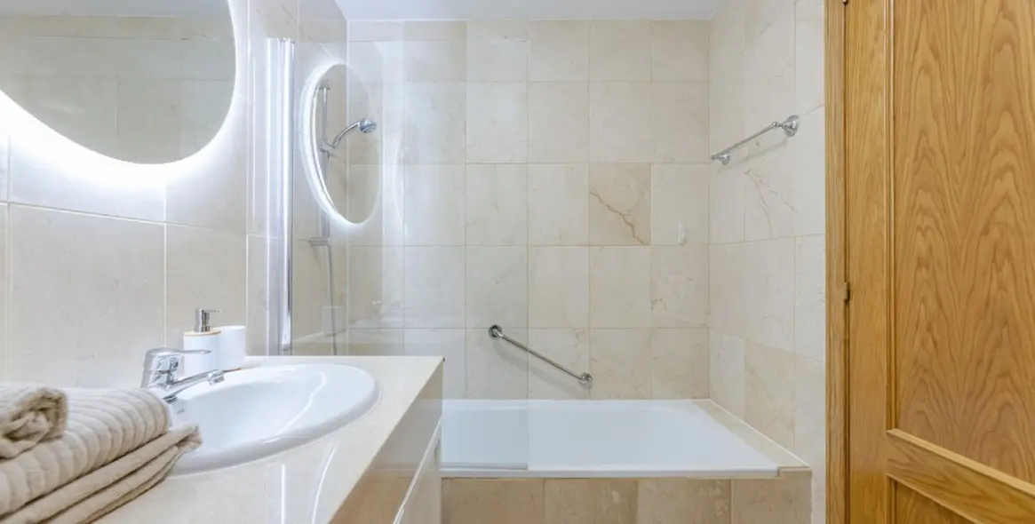 Short-term rent of ground floor apartment in Estepona 13