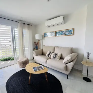 Долгосрочная аренда апартаментов на среднем этаже в San Pedro de Alcántara