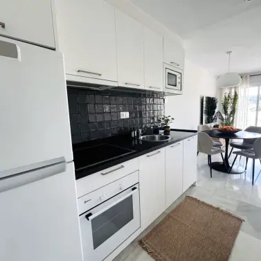 Долгосрочная аренда апартаментов на среднем этаже в San Pedro de Alcántara