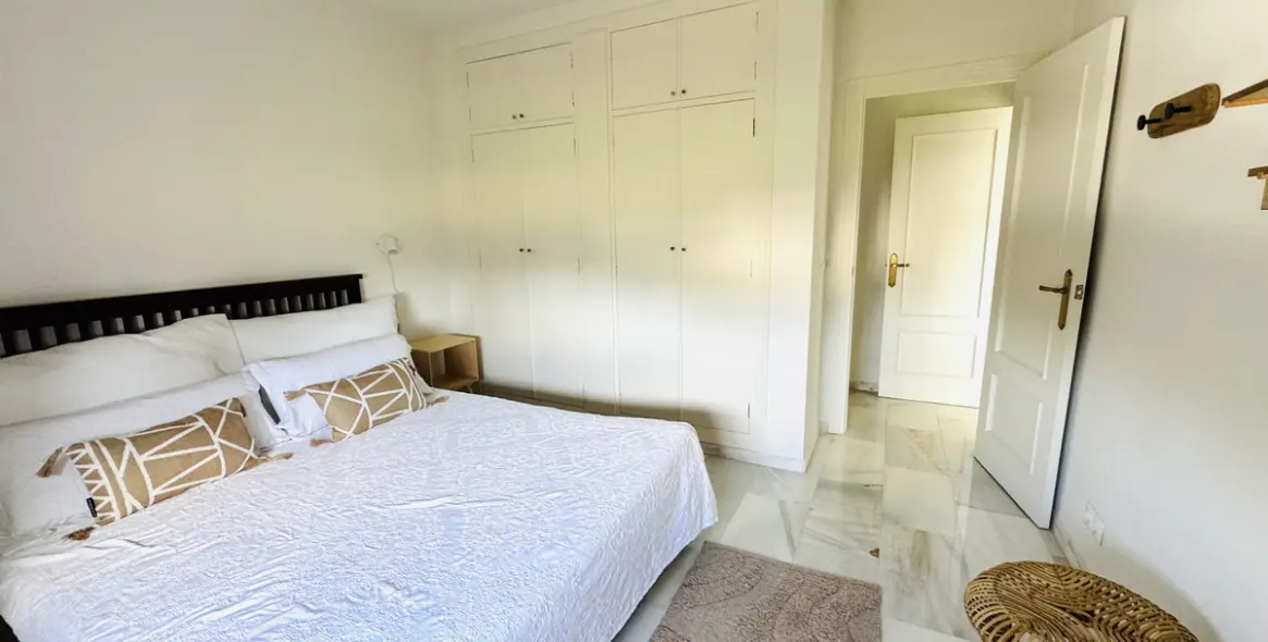 Долгосрочная аренда апартаментов на среднем этаже в San Pedro de Alcántara 10