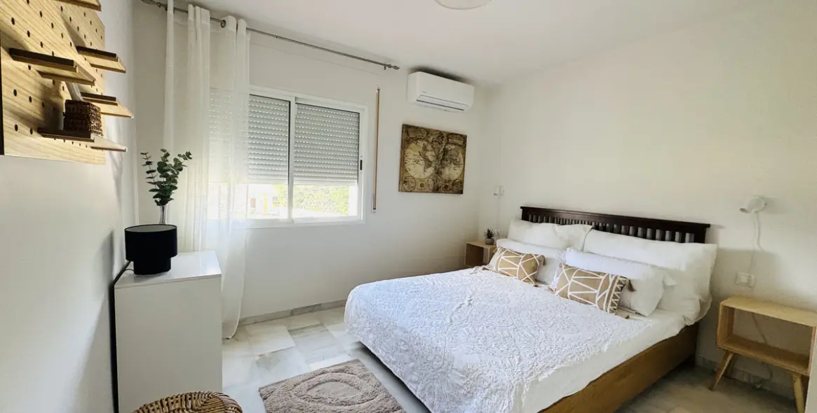 Долгосрочная аренда апартаментов на среднем этаже в San Pedro de Alcántara 12