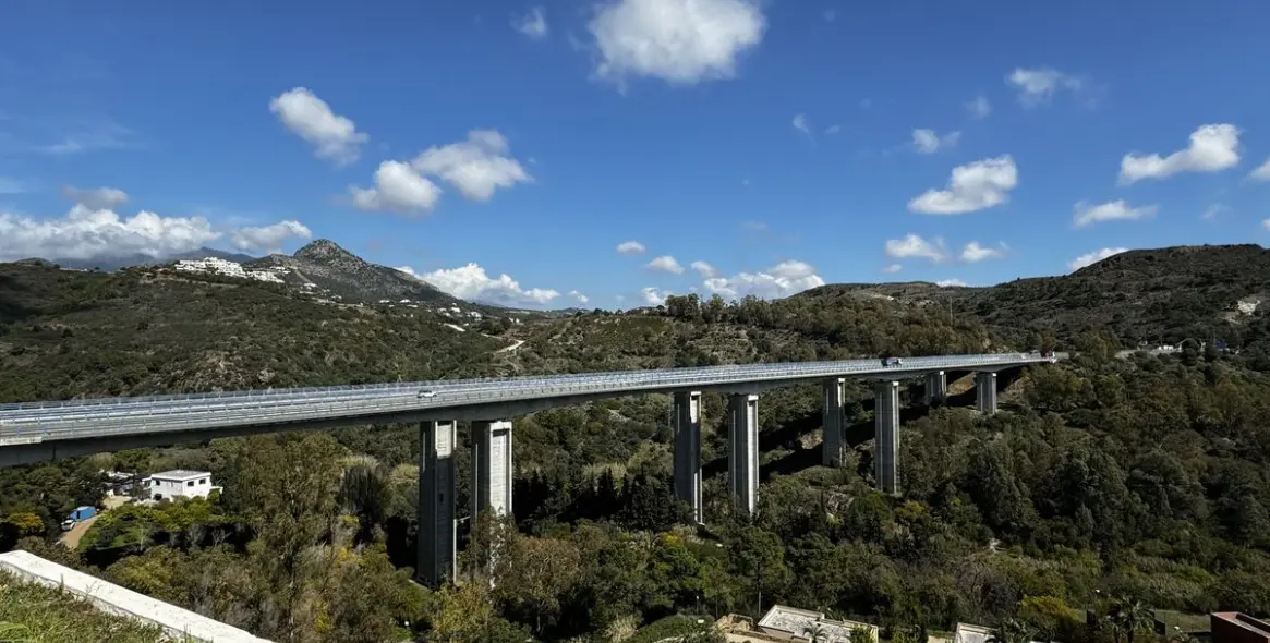 Long-term rent of penthouse duplex in Benahavís 14