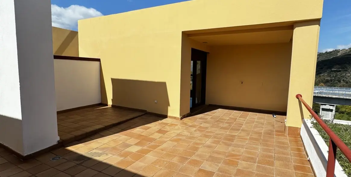 Long-term rent of penthouse duplex in Benahavís 15