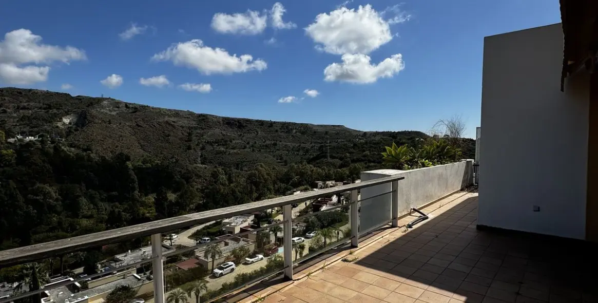 Long-term rent of penthouse duplex in Benahavís 44