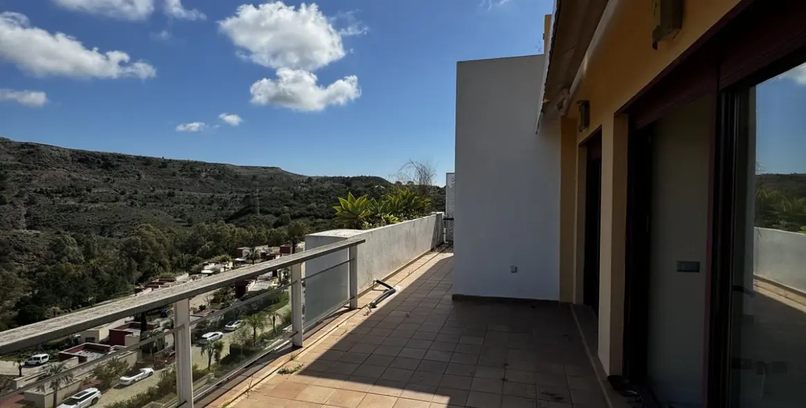 Long-term rent of penthouse duplex in Benahavís 46