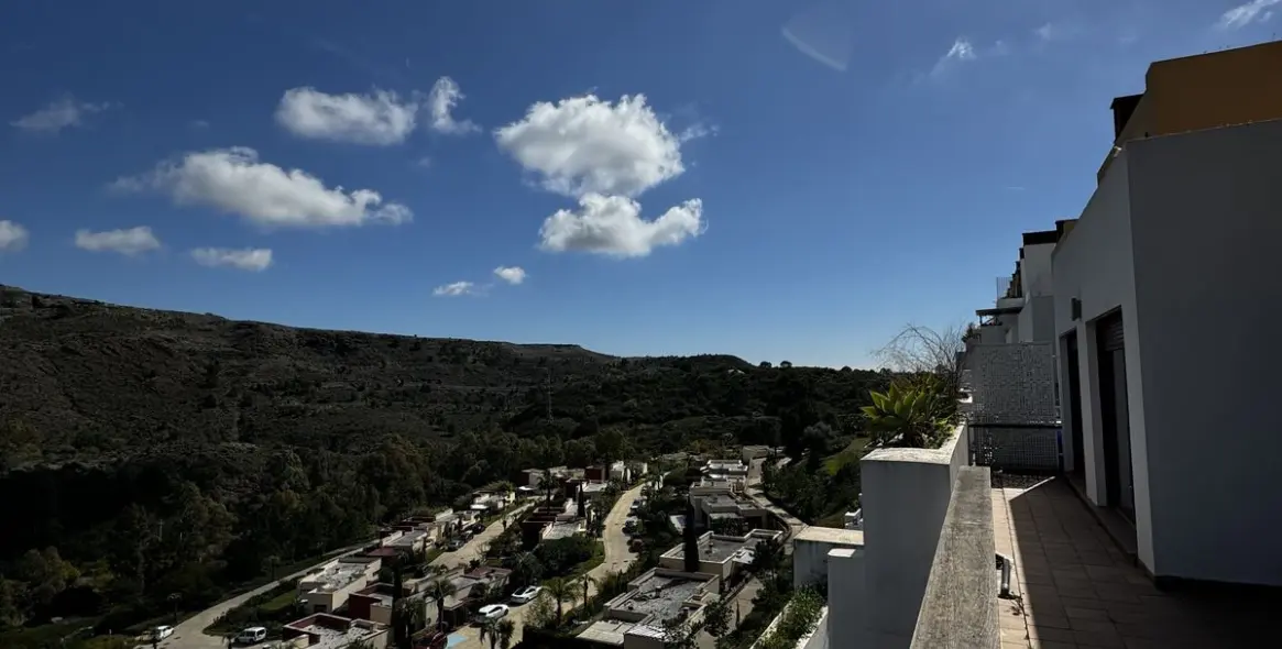 Long-term rent of penthouse duplex in Benahavís 50