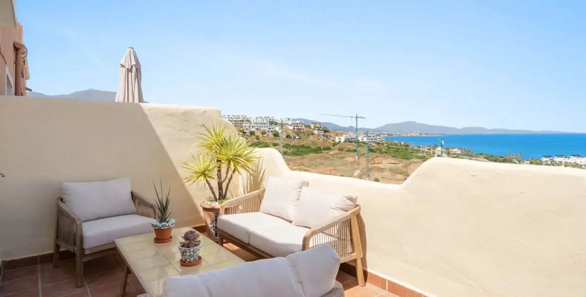 Venta de ático dúplex en Casares Playa 17