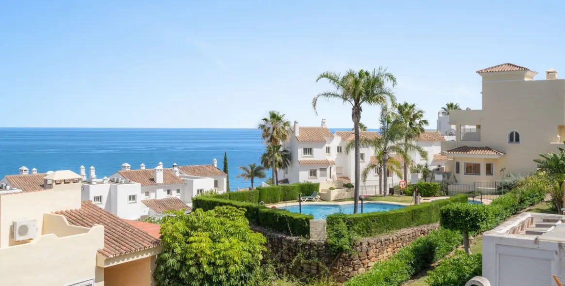 Venta de ático dúplex en Casares Playa 19