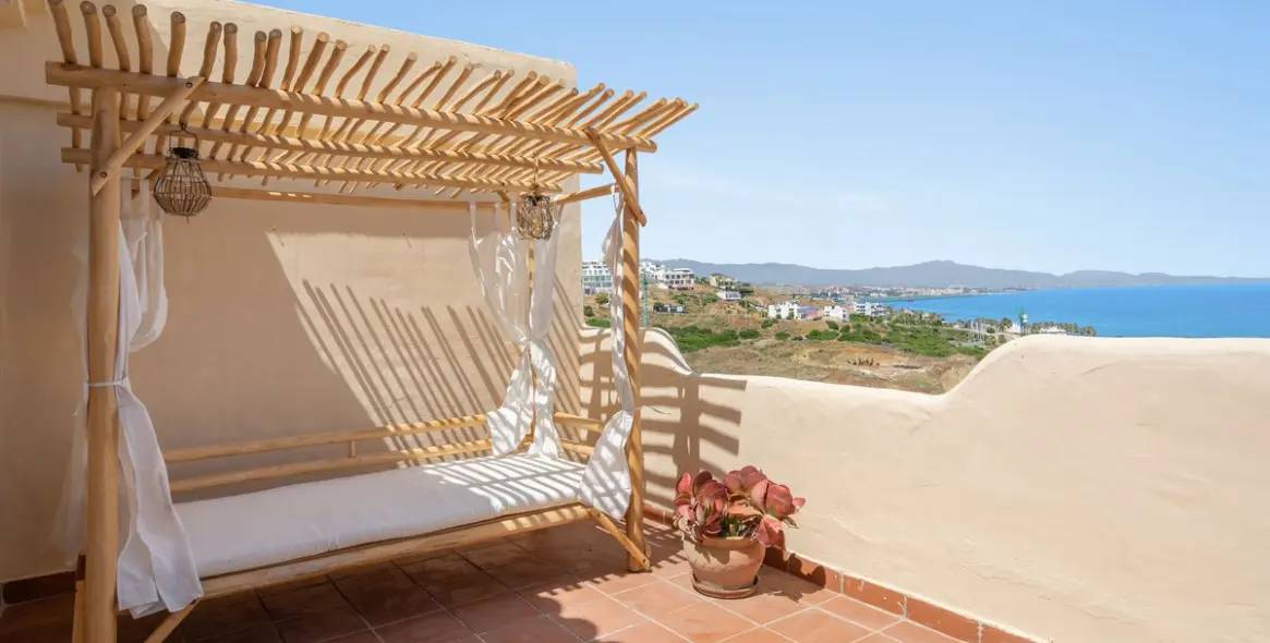 Venta de ático dúplex en Casares Playa 20