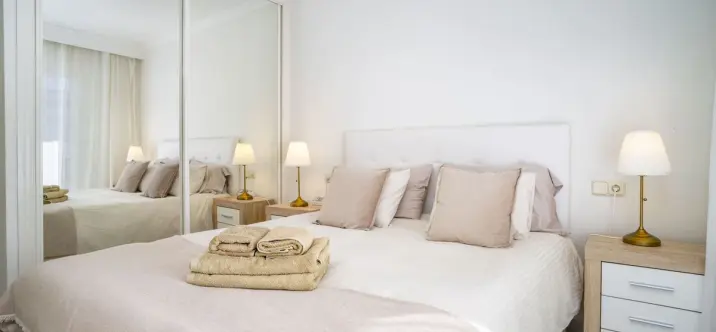 Venta de apartamento en planta media en Puerto Banús 0